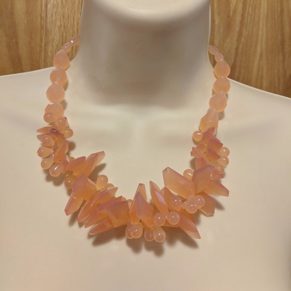 NEW Mark Avon Pink Spike Lucite Collar Necklace - Picture 4 of 4